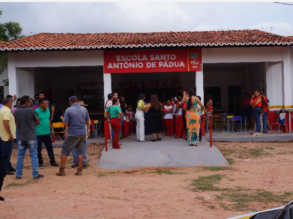 Trizidela festeja aniversário com mais uma obra da Prefeitura Escola Santo Antônio de Pádua está maior e reformada