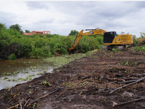 Prefeitura de Trizidela do Vale intensifica limpeza pública e desobstrução de igarapés e bueiros