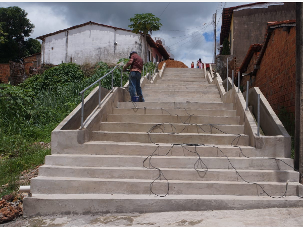 Moradores estão satisfeitos com nova escadaria da Rua Frei Dionísio, uma obra da Prefeitura de Trizidela do Vale